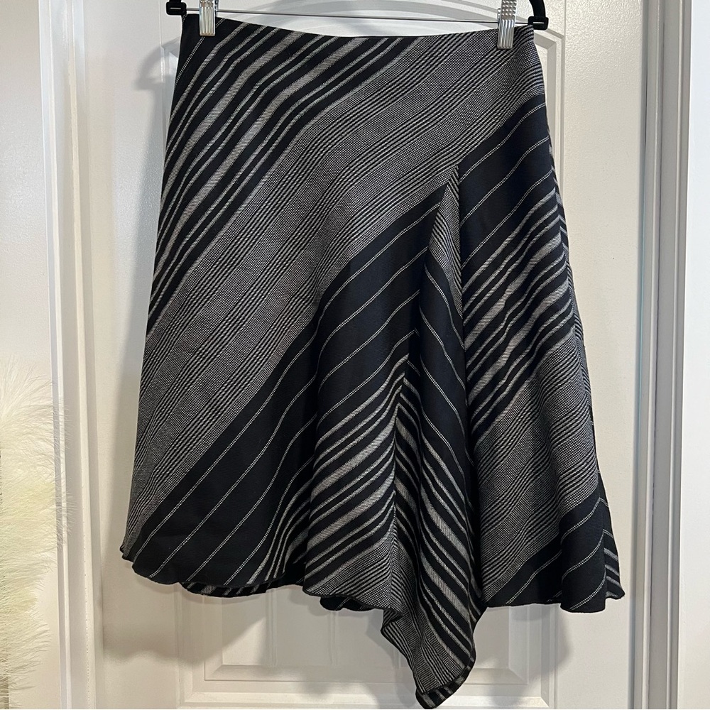 Karen Kane Lifestyle Virgin Wool Black & White Asymmetrical Lined Skirt. Size 8.